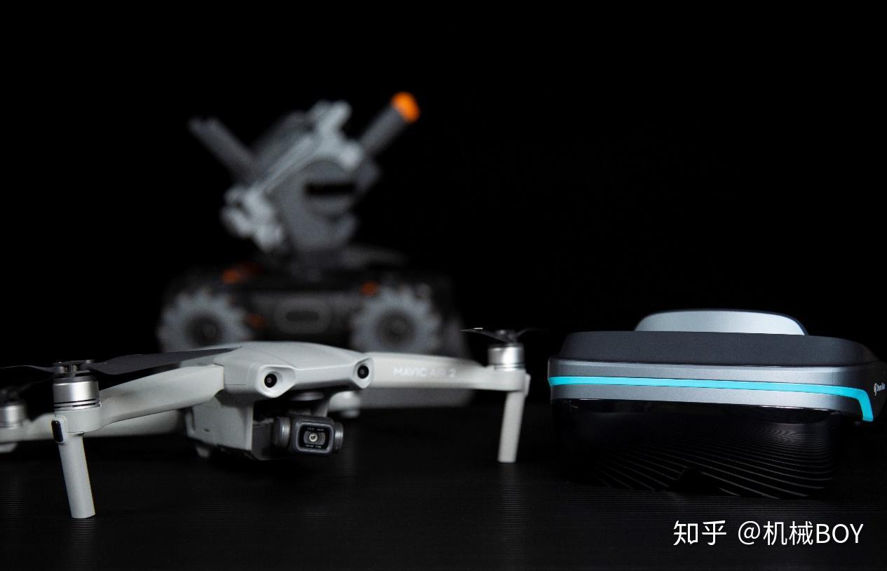 vr 眼镜 无人机 v2-700eba3c50a91ae78ddf42239081421a_r.jpg