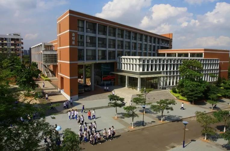 拿到香港身份后,我们家一路开挂,享受的好处太太太多了!