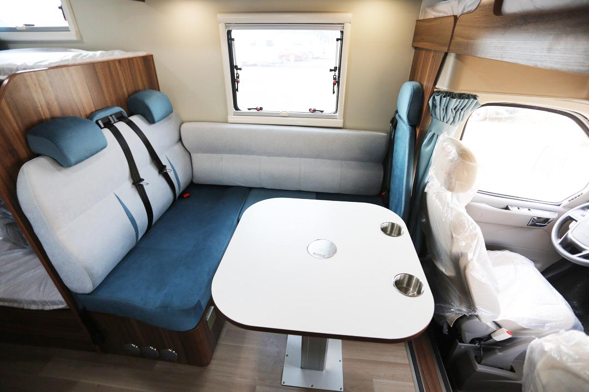 3198万起这款宇通房车自动挡4张床能开轿车就能开它