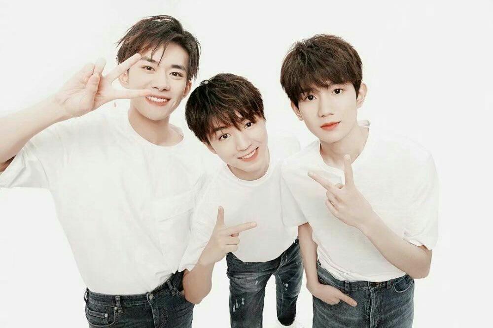 求tfboys一些无水印合体照,多久的都可以,无水印就好!