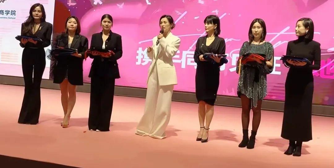 微商教母张庭夫妇卷土重来转型直播带货还要教学员ai换脸