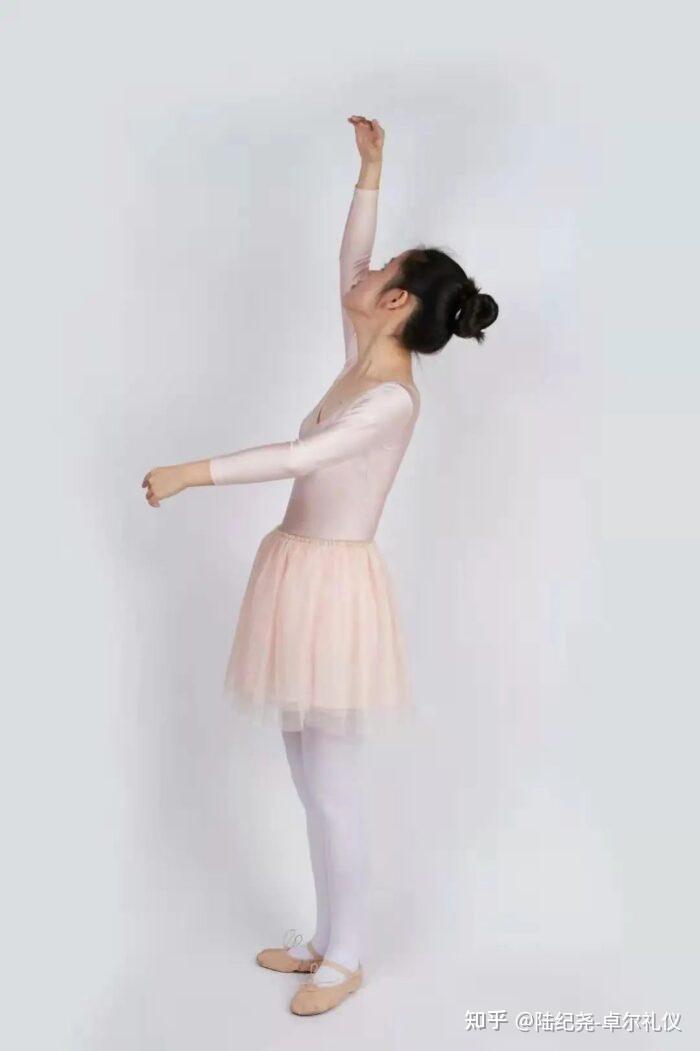 优雅仪态丨灵动身姿的5个练习