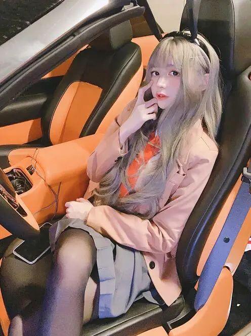 蔡萝莉cos麻衣学姐,二次元画风十足,动漫人物来到了现实?