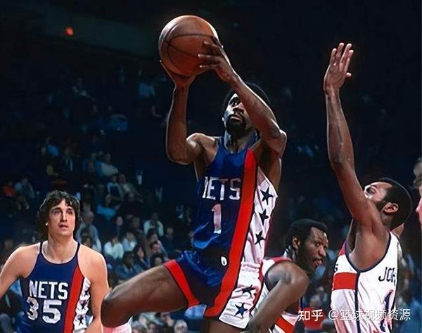 助攻王视野串联球队同时砍下60分三双哈登全面身手尽显巨星风范