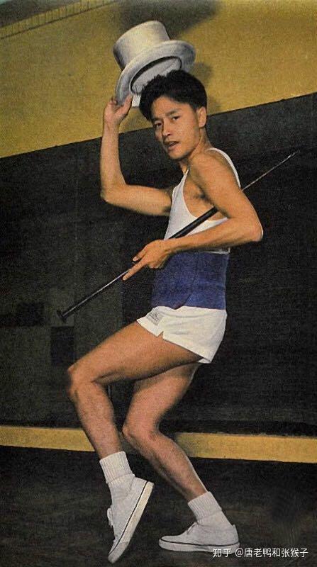 请问各位知友有没有哥哥张国荣全身照高清图想做人形立牌可以吗