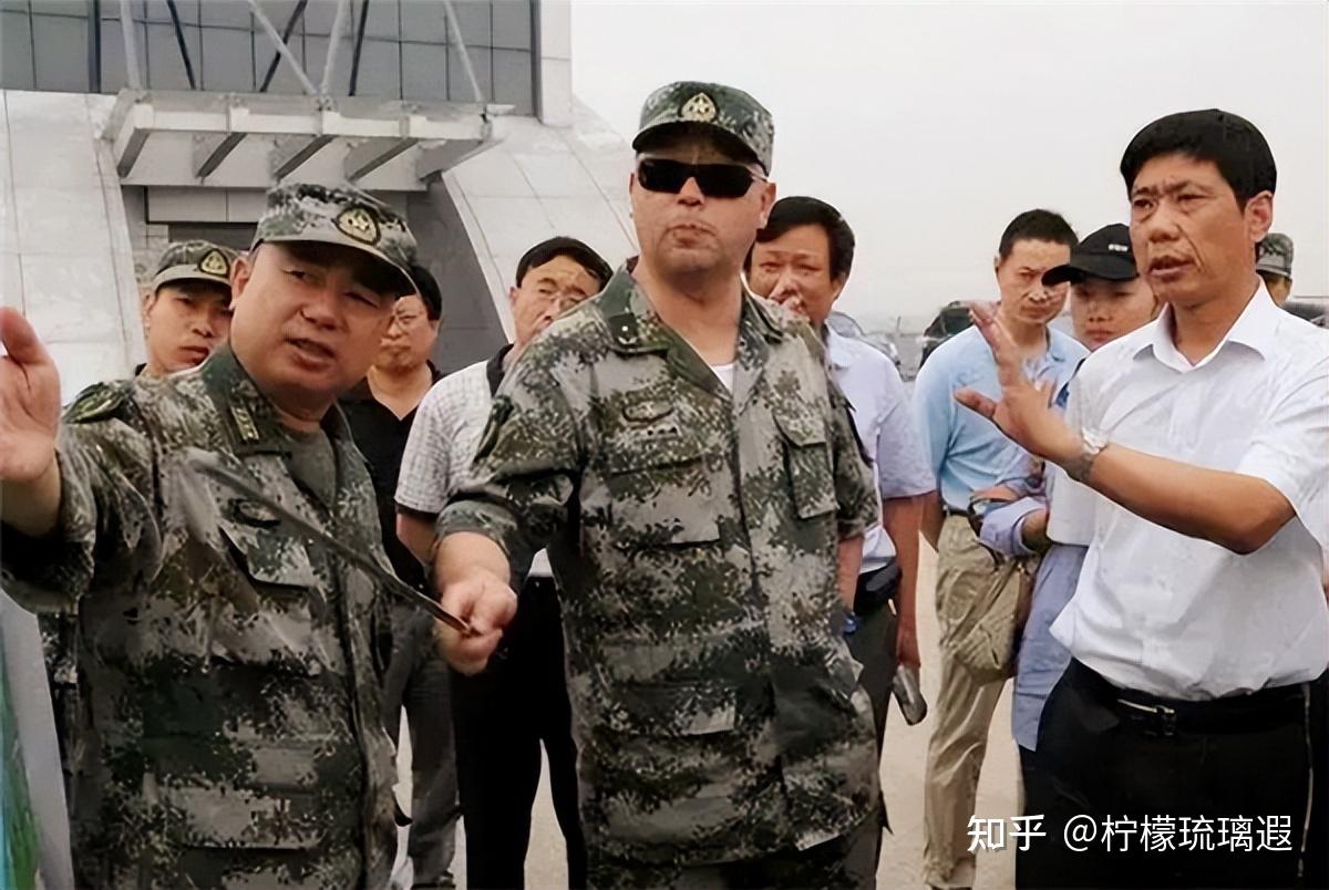 他57岁时获得中将军衔，后成东部战区陆军司令，父亲曾是国防部长 - 知乎