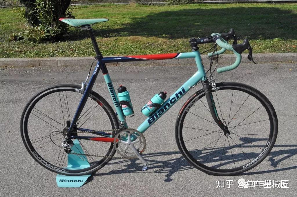 出現在巴黎魯貝賽場上的歷代bianchi公路車