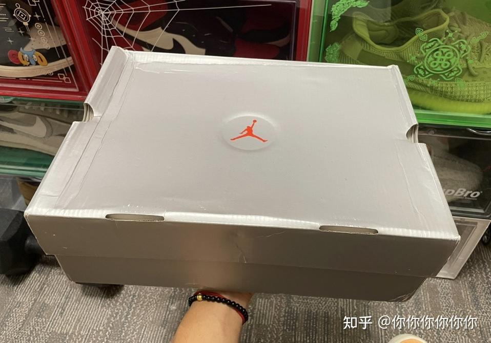 鞋盒这样褶皱能过得物吗