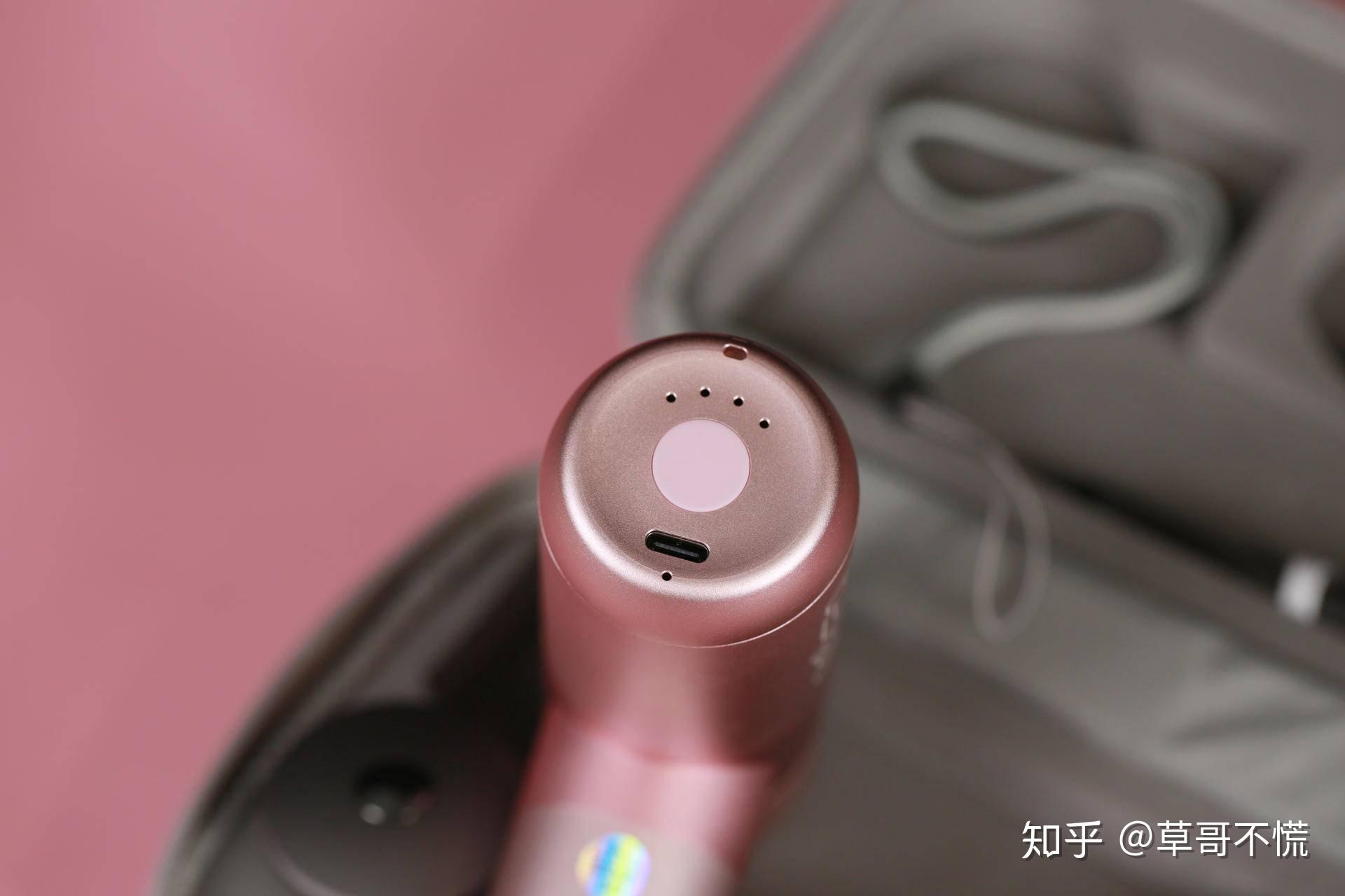 (由于筋膜枪是我女票入手的,所以是粉色的,果然女孩