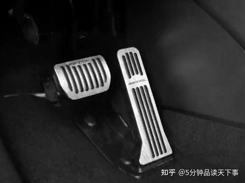 为什么刹车踏板要比油门高
