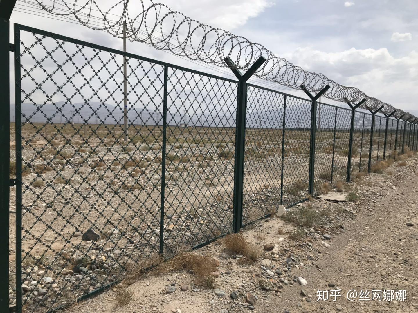 焊接式刀片刺网菱形方孔设计阻隔防护网墙