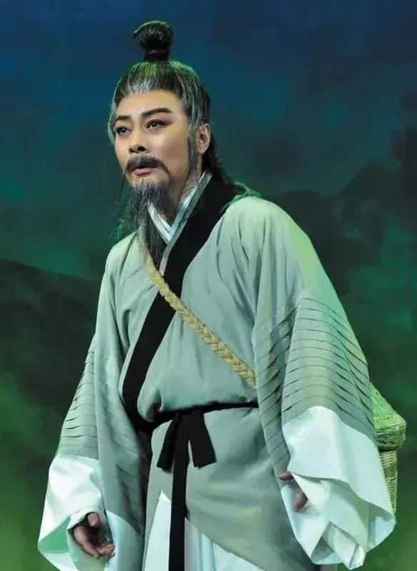 全国人大代表,湖北省黄梅戏剧院党委书记张辉说,平时送戏下乡,老百姓