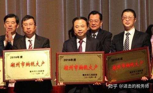 怎么样才能上台领奖 v2-716e0761f7d819c91ab0abccd40c346a_r.jpg