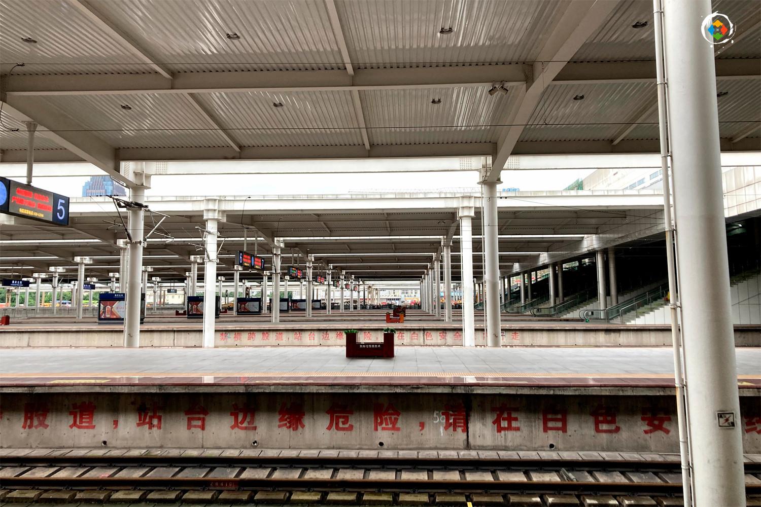 重庆西和重庆北是重庆目前的两个主力火车站,而除此之外,还有一个大型