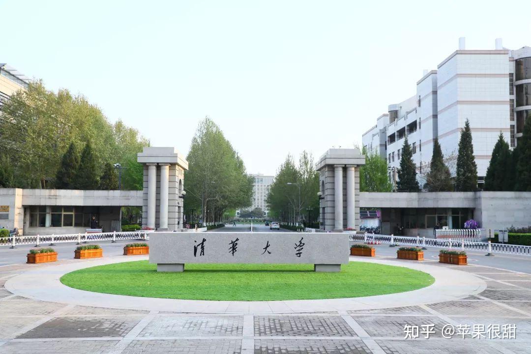 清华美院和法学院离东门很近.