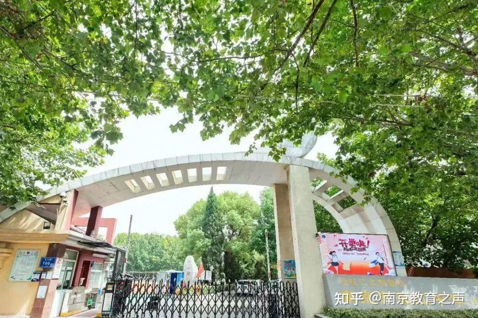 走进直播间 | 以善为基 以爱治学——走进南京市滨江中学