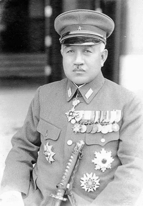 国际军事法庭受审的照片)石原莞尔(1889年1月18日—1949年8月15日)