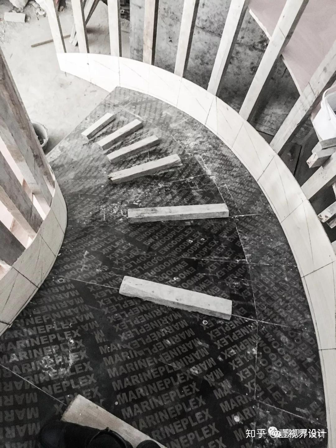 浇筑楼梯砼壹视界所有现现浇楼梯采用商品c30混凝土,塌落度保持在160