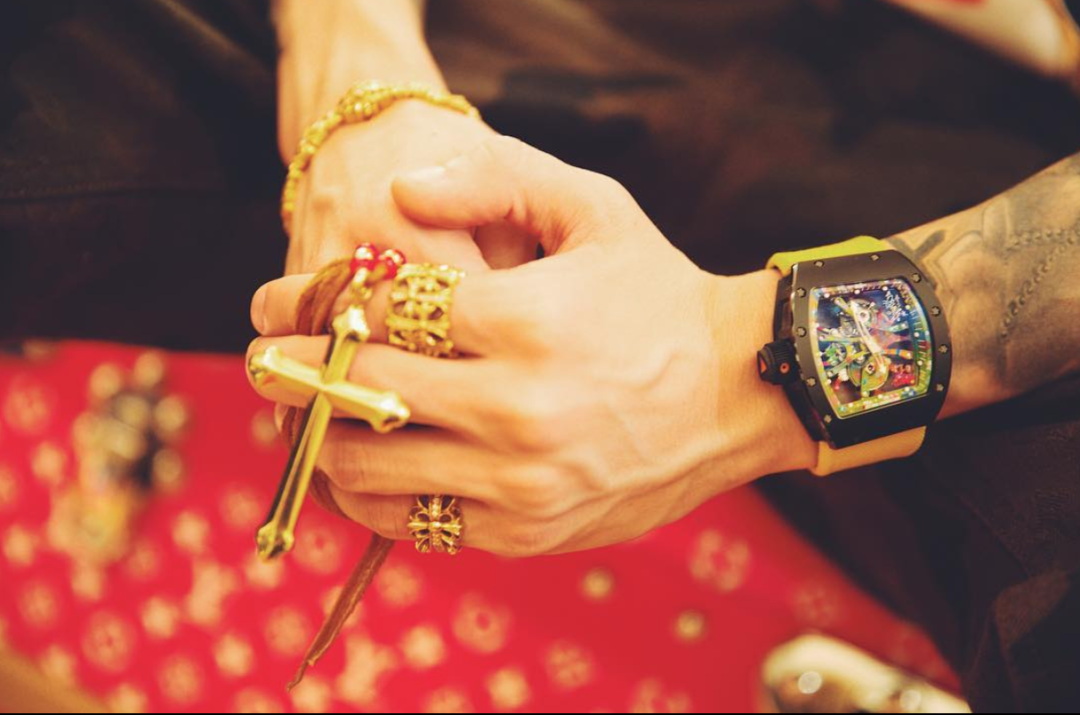 除了私飞和豪车,秦奋还玩手表.他最爱的牌子是理查德米勒.