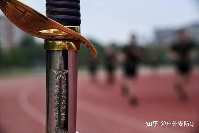 天下第一刀是中国人民解放军陆海空三军仪仗队指挥刀.