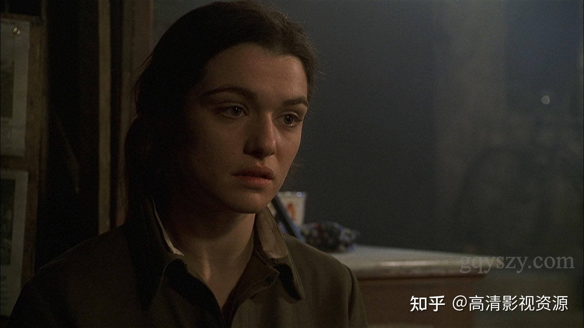 兵临城下 | 一身军装的女主角,即使在枪林弹雨中,依然美得让人心动