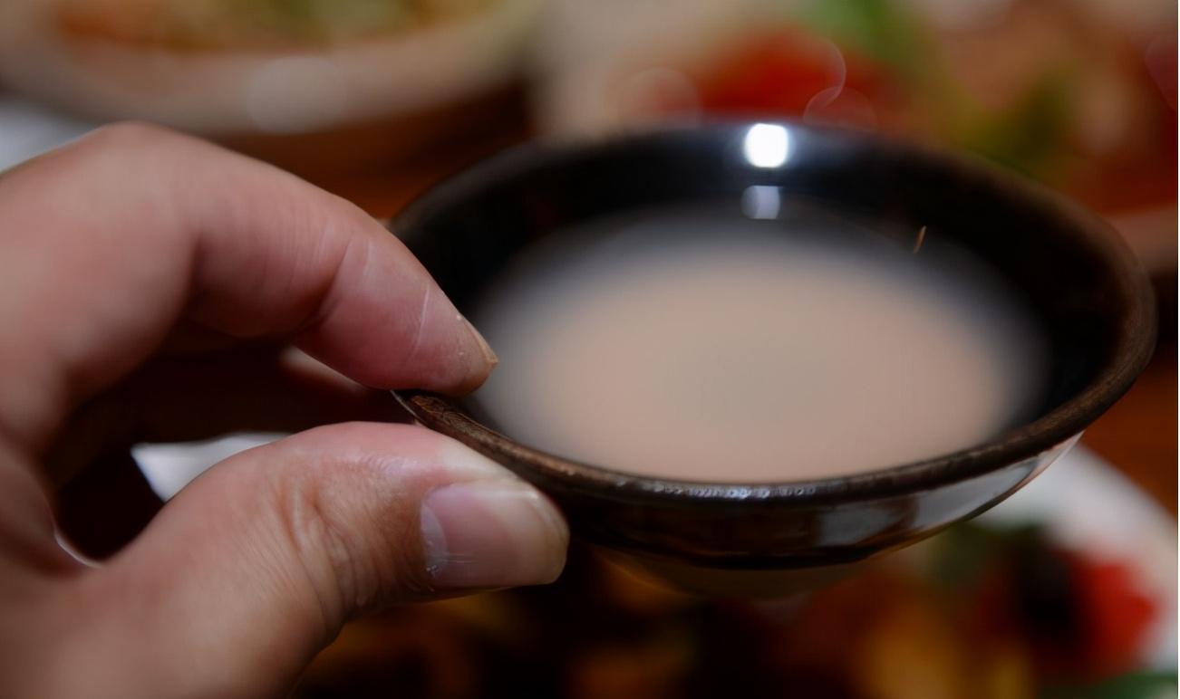 古人喝酒都是大碗干,对缸吹!这酒量真的这么好吗? - 知乎