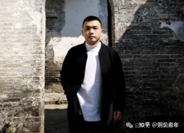 聊聊自媒体大V：九边和卢克文 - 知乎