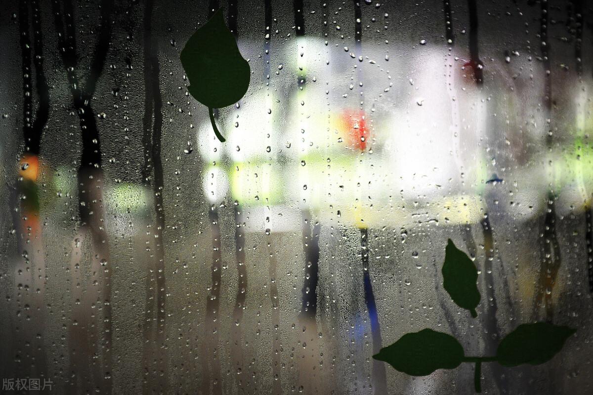 雨季武汉市晨景 图库摄影片. 图片 包括有 漫游, 拥挤, 早晨, 步行者, 界面, 地标, 布琼布拉 - 174258497
