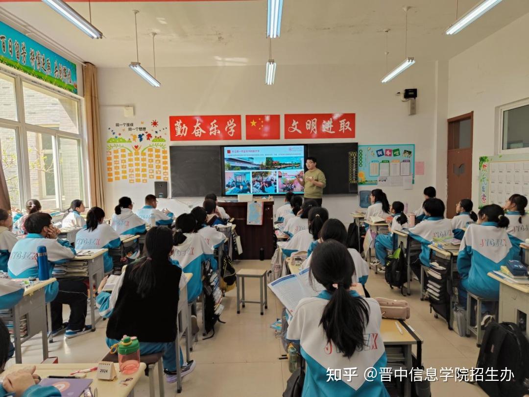 招生宣讲进课堂我校深入中学招生宣传活动火热进行中