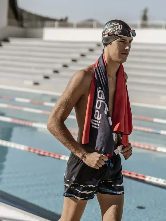 泳裤推荐男生不想要太紧的不用太专业的有在泳池里游该买什么样的泳裤