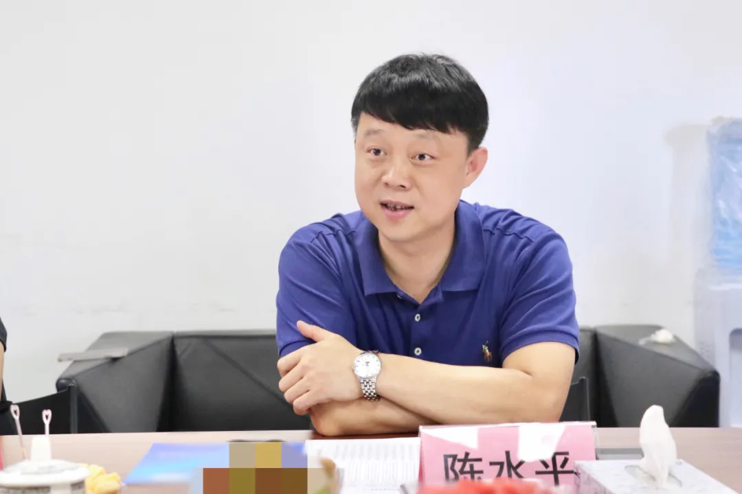座谈会上,陈水平董事长对卜功华会长与章芳总经理助理一行表示热烈