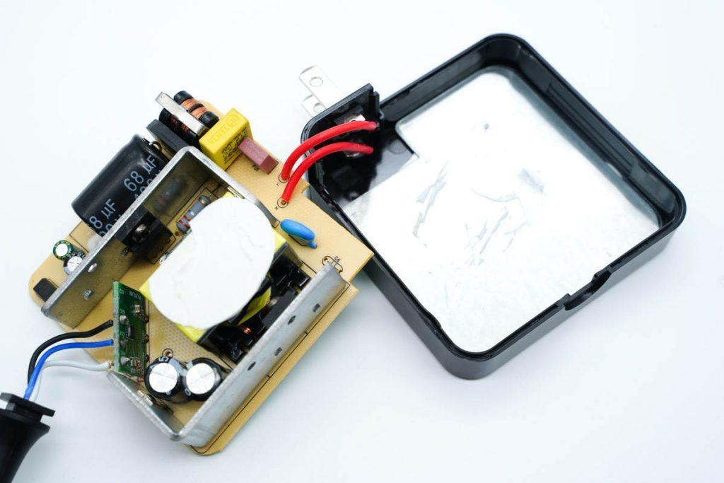 拆解报告山寨版华硕65w电源适配器adl65a1