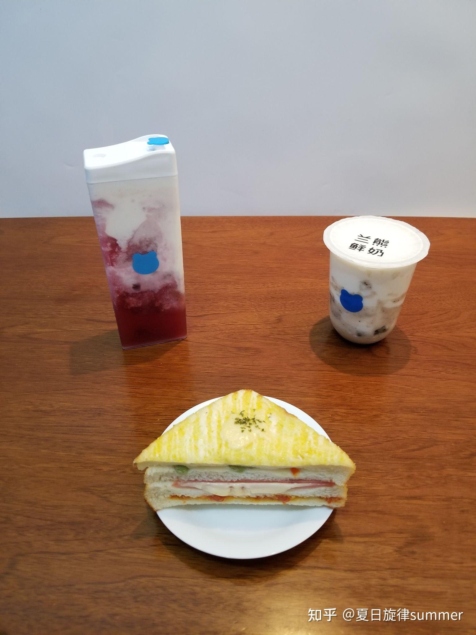 奶茶的配料和配方往往更为复杂,而兰熊鲜奶恰恰胜在配方简单,口感清新