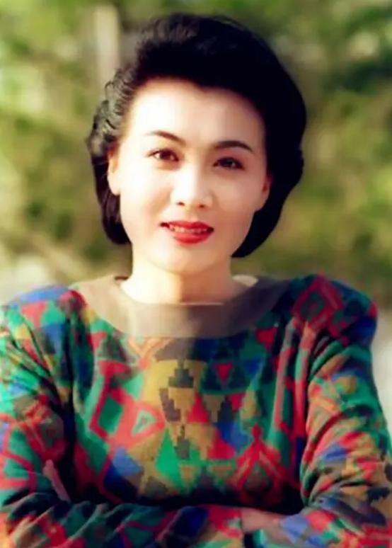 焦晃在话剧舞台跑龙套时,认识了第一任妻子陈小姐.