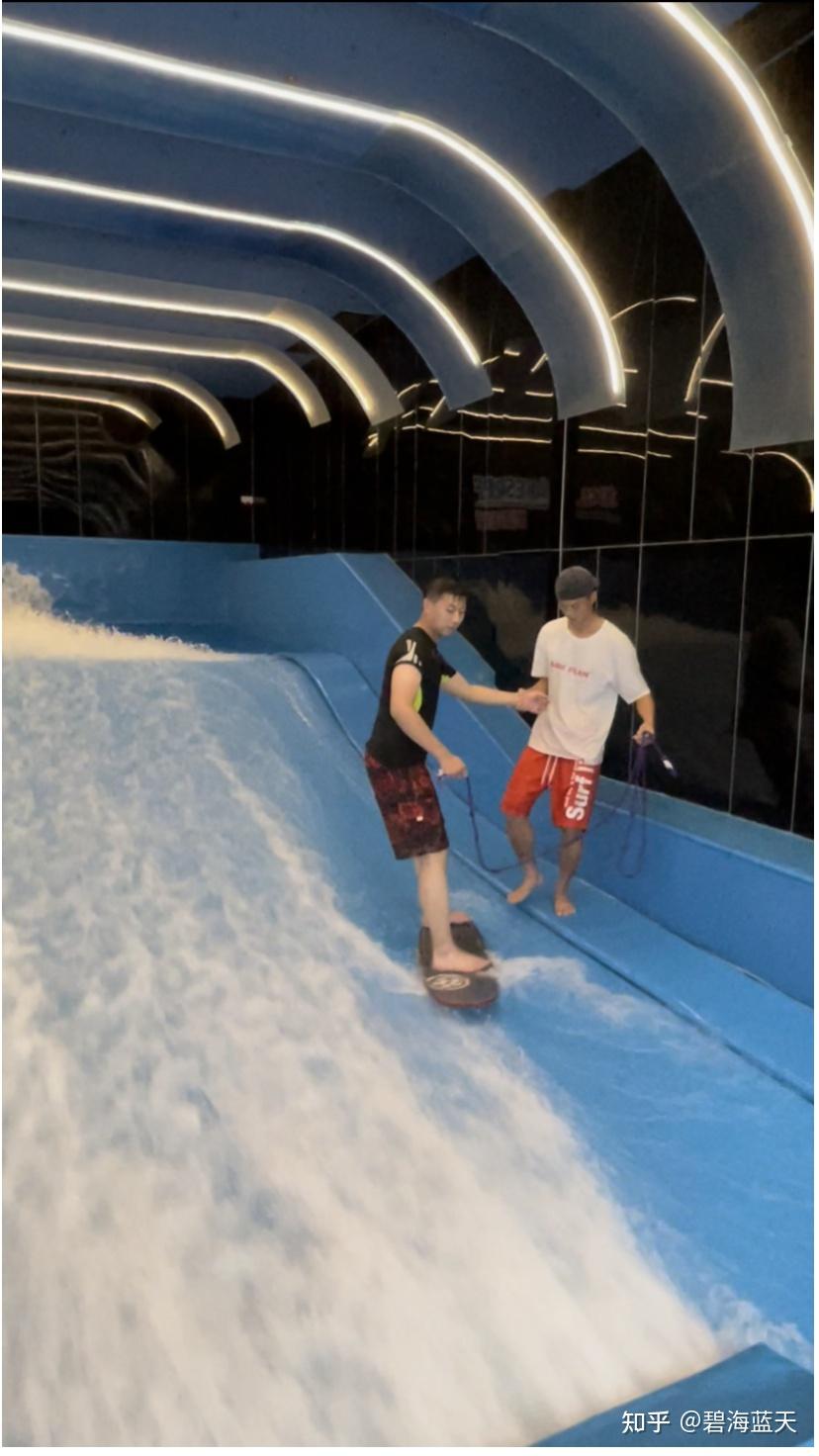 三亚水上运动-室内冲浪什么感觉?有什么技巧?有什么危险性?