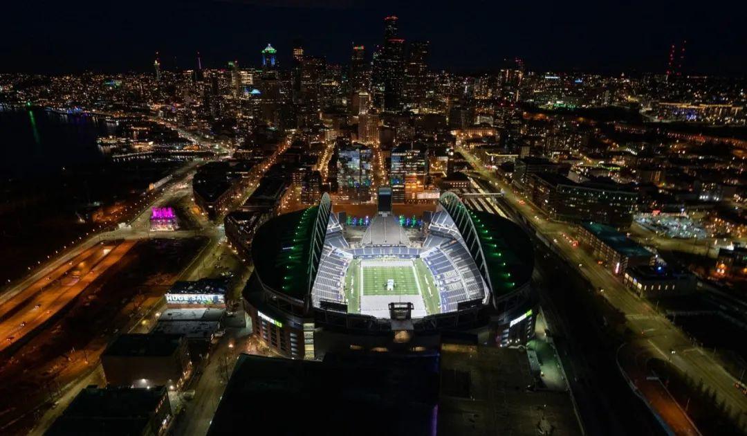 2002该体育场的容量超过67,000人,是橄榄球队西雅图海鹰队和足球队