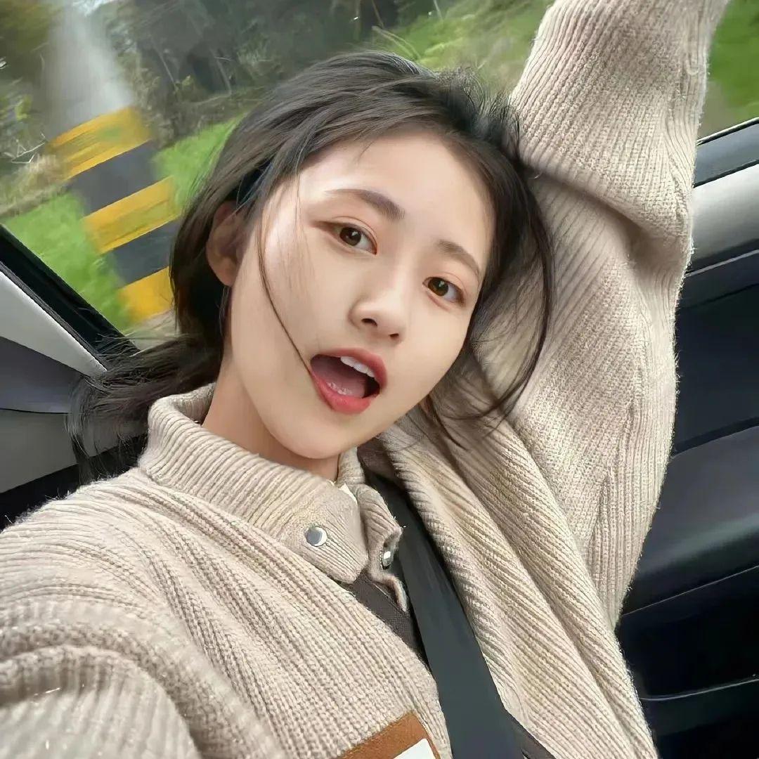 很喜欢笑容明媚的女孩子