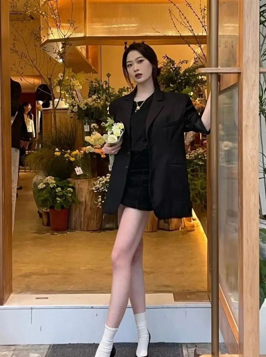 最近火了一种穿法叫:"高跟鞋 袜子",时髦又个性,明星都爱了 - 知乎