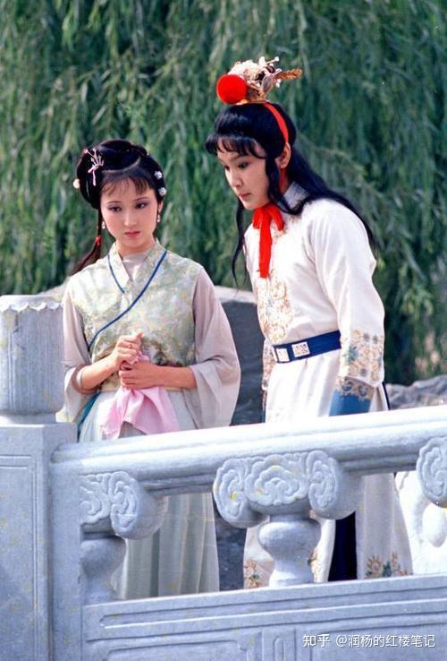 红楼梦贾宝玉为什么撵薛宝钗走为何两次都失败了袭人说出了答案