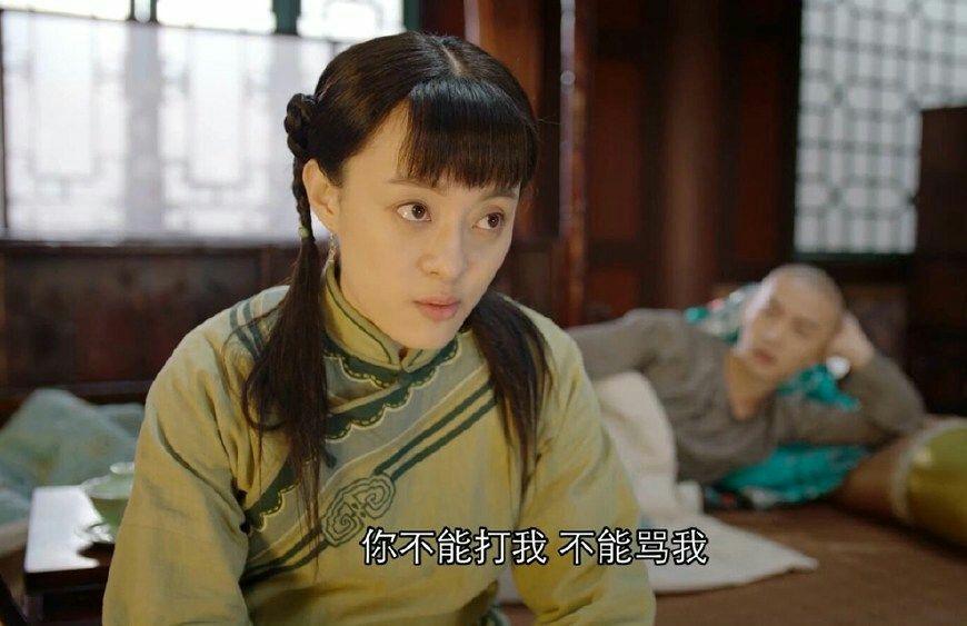 得势时争当红花,无势时甘心绿配,都说花红得靠绿叶缀,其实当个丫鬟