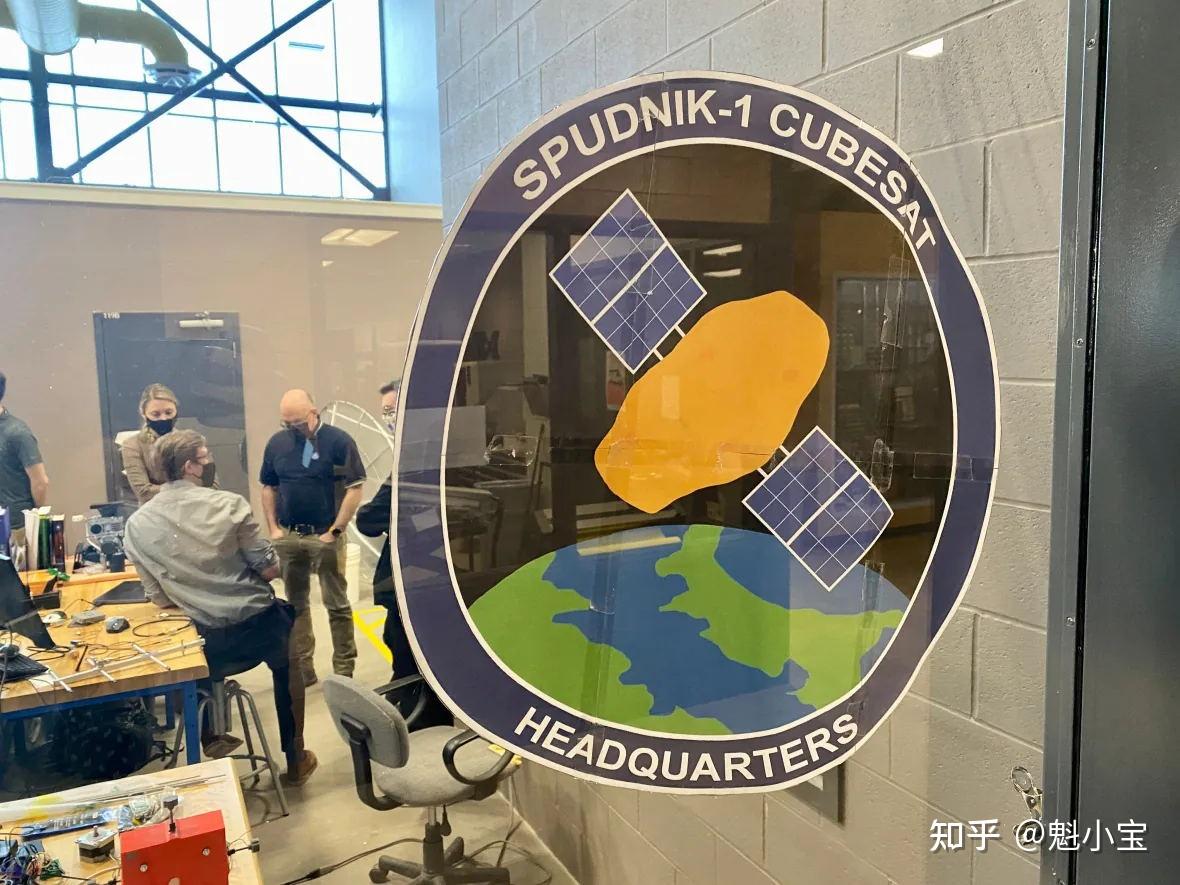 3月28日讯:     加拿大航天局考核组到访爱德华王子岛大学,与spudnik