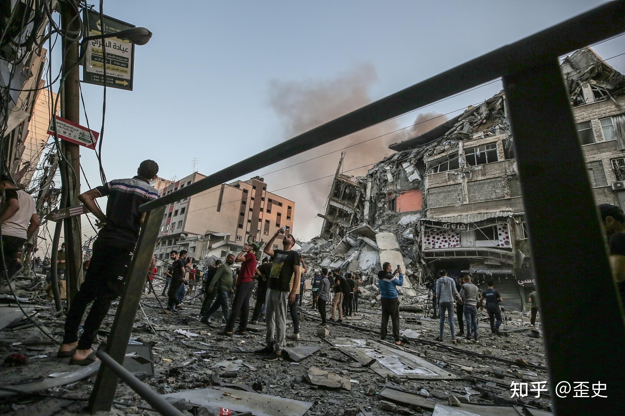 在阿拉伯联军发其战争之后,凭借军事优势以及英国的支持,很快取得优势