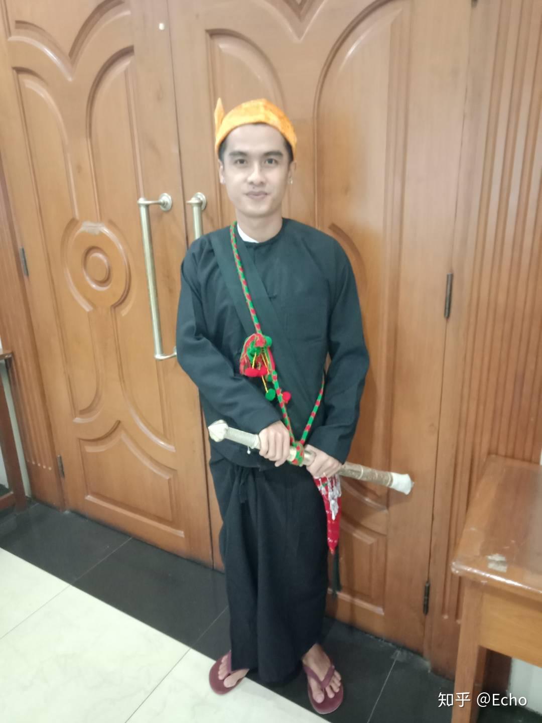 来张缅甸的美女大合照啦