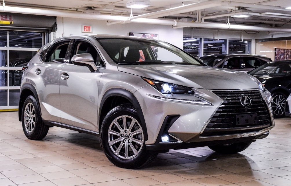 雷克萨斯nx运动时尚的风格开着气派有面子