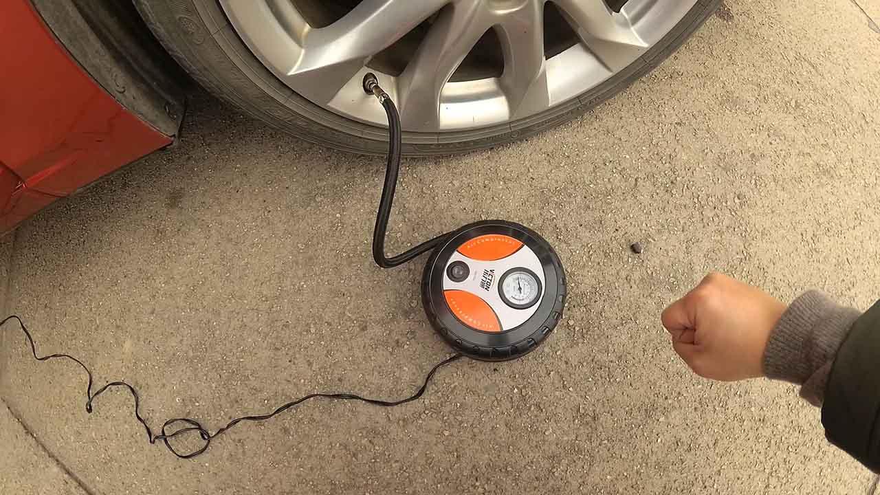 轮胎漏气了怎么办?换备胎?找救援?还有更简单快速的办法吗?