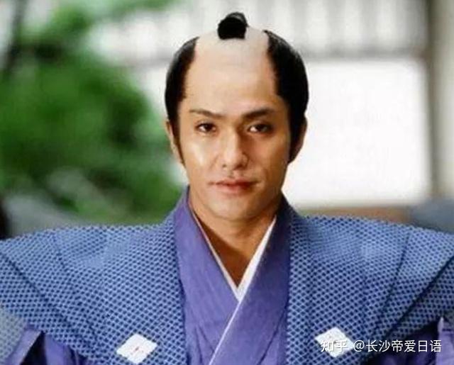 古代日本人为什么把头发中间剃了? - 知乎