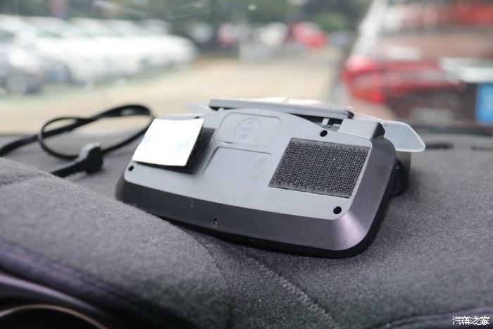 跟上时代提升行车安全车萝卜hud抬头显示器评测报告