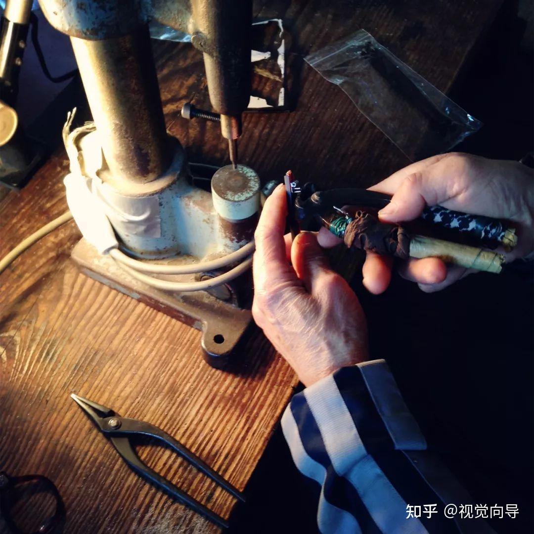 倒角是为了去除零件上因机加工产生的毛刺,也为了便于眼镜零件装配