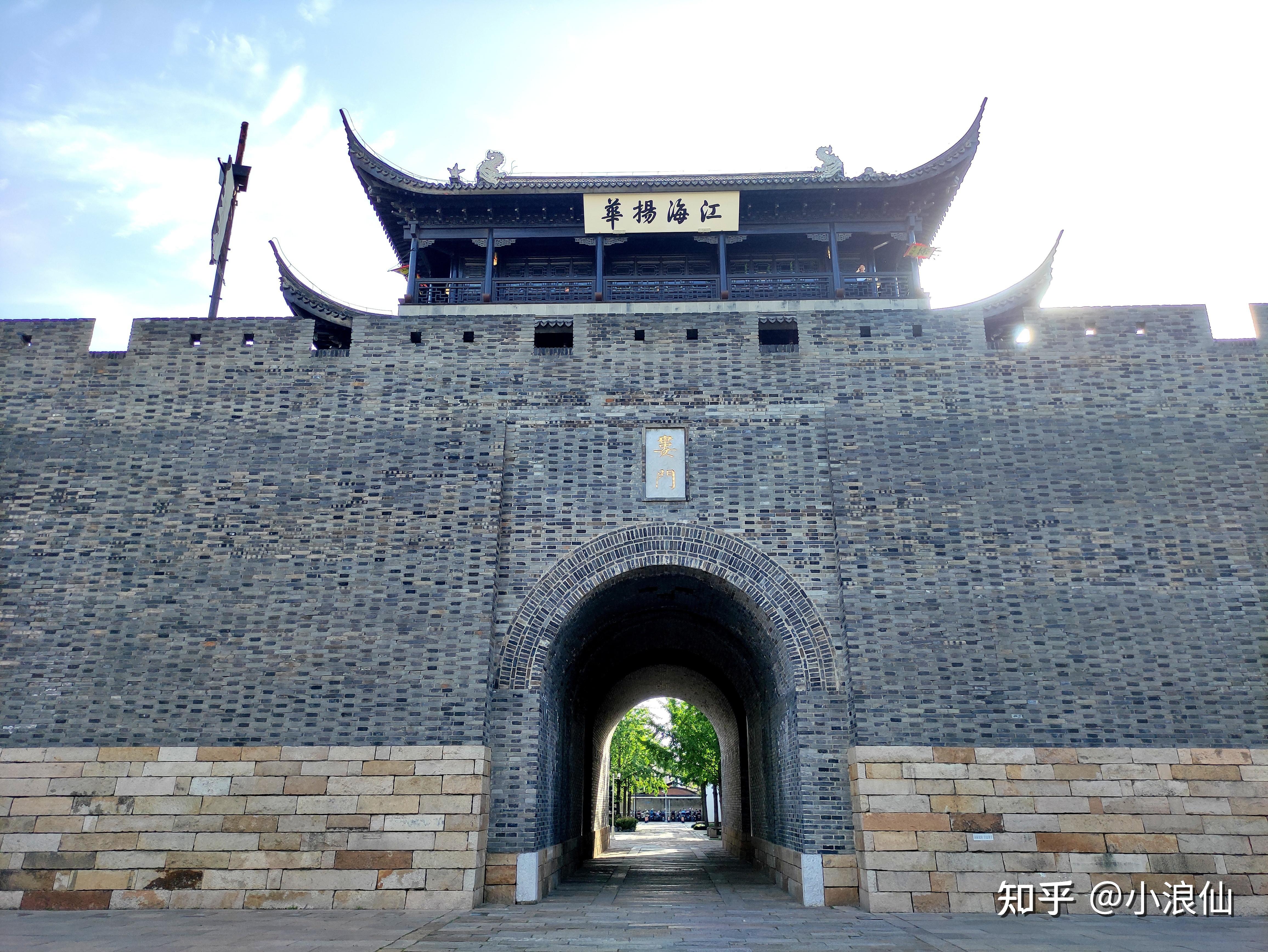两千五百多年悠久历史的苏州,有八大古城门,数百座古桥等众多古建筑