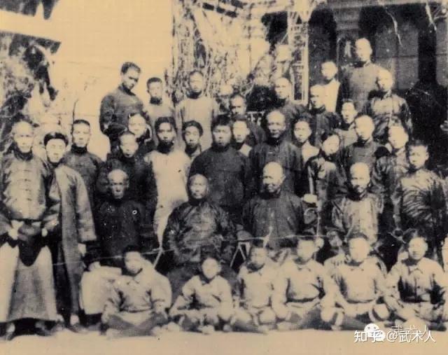 得师中华武士会创办人李存义先生,并深得郭云深先生的厚爱.